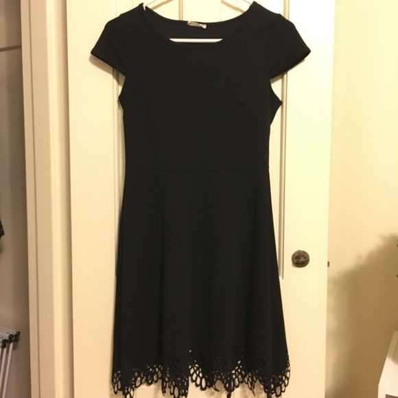 Black dress - Picture 2 of 8